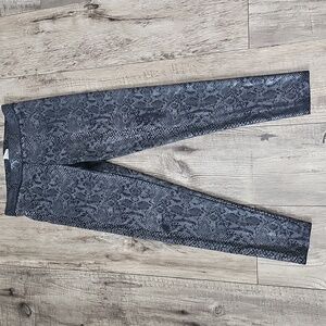 PINK Victoria's Secret Charcoal Snake Pattern Leggings